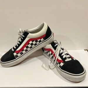 Like new Vans super cool sneakers